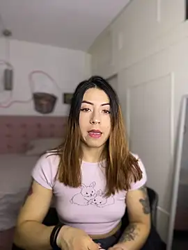 Snapshot of MaddieHunter chatting on 12.04.25 MaddieHunter online show from 12.04.25