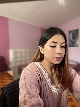 Snapshot of MaddieHunter chatting on 12.18.25 MaddieHunter online show from 12.18.25