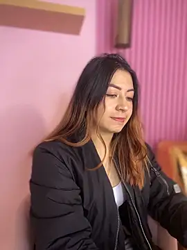 Snapshot of MaddieHunter chatting on 12.22.25 MaddieHunter online show from 12.22.25