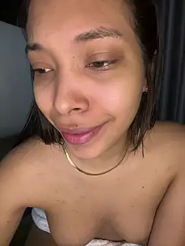 Snapshot of KarolRojas_22 chatting on 05.31.26 KarolRojas 22 online show from 05.31.26