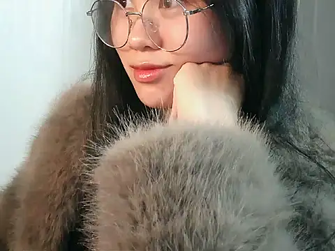 Snapshot of Nunaa18 chatting on 12.15.25 Nunaa18 online show from 12.15.25