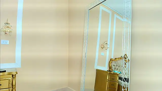 HallieStone online show from 12.15.25