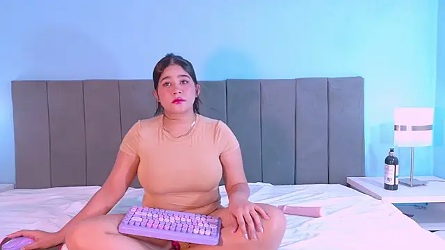 Lizz Bunny online show from 04.21.26