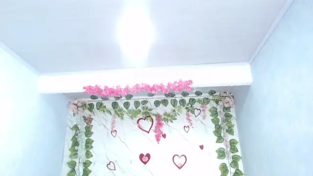 Snapshot of angelamanjarrezcm chatting on 12.20.25 angelamanjarrezcm online show from 12.20.25