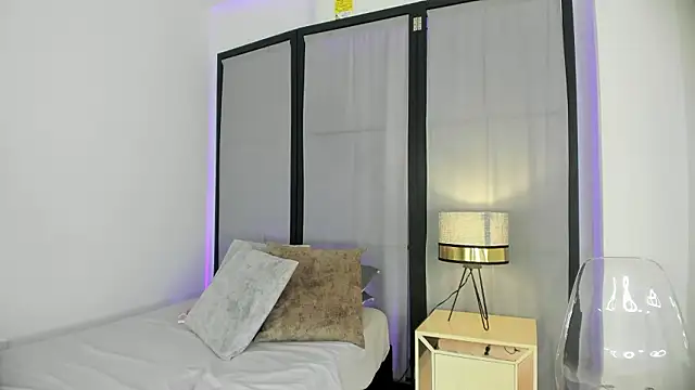 niicole steele  online show from 03.13.26