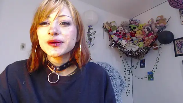 Snapshot of Layla_quinn chatting on 05.21.26 Layla quinn online show from 05.21.26