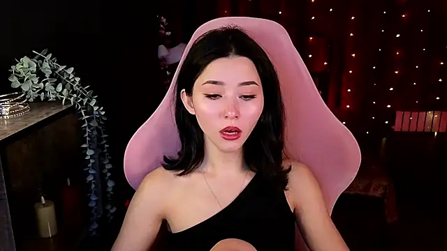 Snapshot of RedMidnight chatting on 06.26.26 RedMidnight online show from 06.26.26