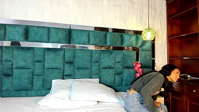 Snapshot of _bonnyandclyde chatting on 02.02.26 bonnyandclyde online show from 02.02.26