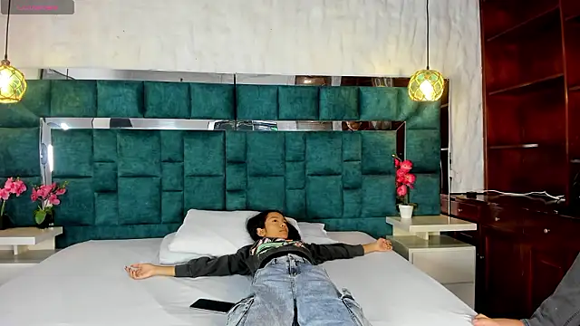 Snapshot of _bonnyandclyde chatting on 02.27.26 bonnyandclyde online show from 02.27.26