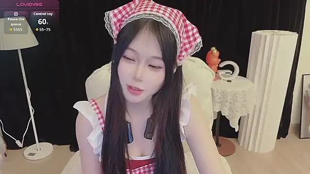 Snapshot of -Annababy chatting on 05.31.26 -Annababy online show from 05.31.26
