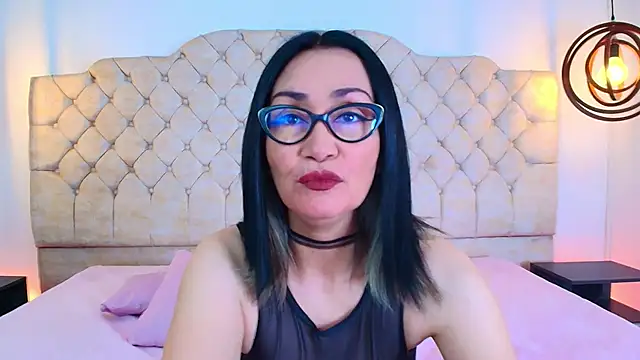 Lucy1 Lane online show from 11.26.25