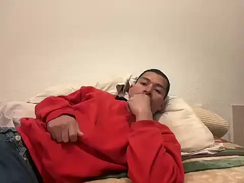 Snapshot of esleider12 chatting on 12.01.25 esleider12 online show from 12.01.25