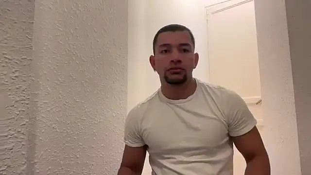 Snapshot of esleider12 chatting on 12.18.25 esleider12 online show from 12.18.25