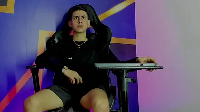 Snapshot of twink_scott_ chatting on 12.03.25 twink scott online show from 12.03.25