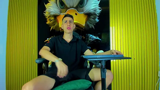 Snapshot of twink_scott_ chatting on 12.23.25 twink scott online show from 12.23.25