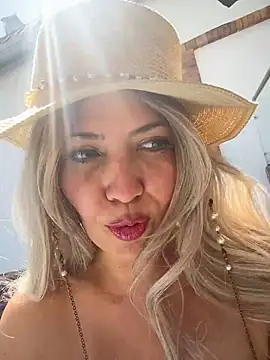 IsaSantoDomingo online show from 12.01.25