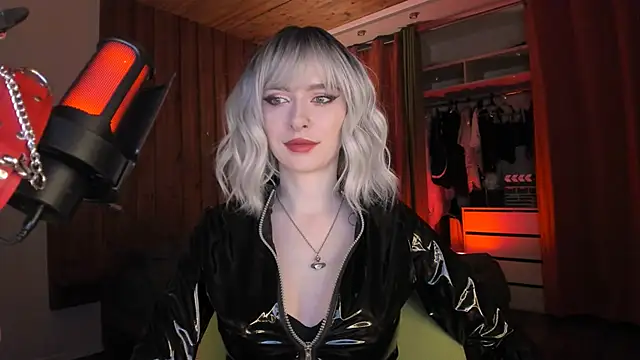 Snapshot of Mistress_Iris chatting on 01.10.26 Mistress Iris online show from 01.10.26