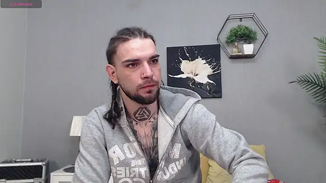 Snapshot of KaneHunter chatting on 04.21.26 KaneHunter online show from 04.21.26
