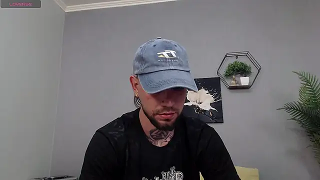 Snapshot of KaneHunter chatting on 05.17.26 KaneHunter online show from 05.17.26