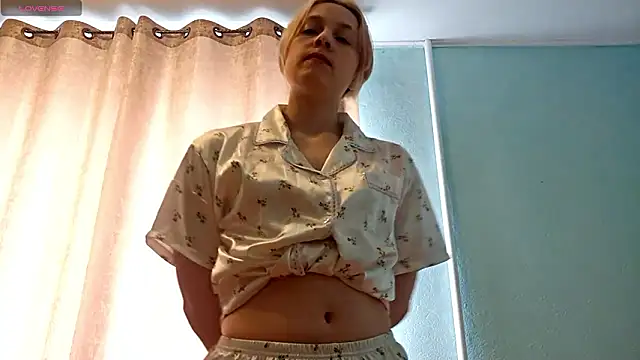 Snapshot of LunariaNicole chatting on 03.26.26 LunariaNicole online show from 03.26.26