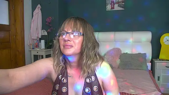 Snapshot of Cougar_Milff chatting on 05.08.26 Cougar Milff online show from 05.08.26