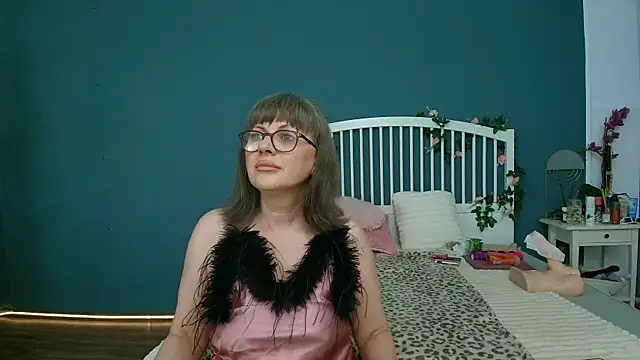 Snapshot of Cougar_Milff chatting on 07.02.26 Cougar Milff online show from 07.02.26