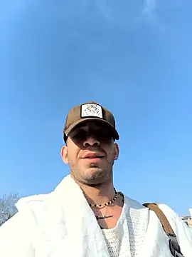 Snapshot of hazarcannn chatting on 12.19.25 hazarcannn online show from 12.19.25