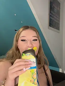 Snapshot of mellixxa chatting on 11.27.25 mellixxa online show from 11.27.25