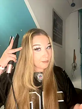 Snapshot of mellixxa chatting on 11.28.25 mellixxa online show from 11.28.25