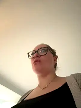 Snapshot of mellixxa chatting on 12.04.25 mellixxa online show from 12.04.25