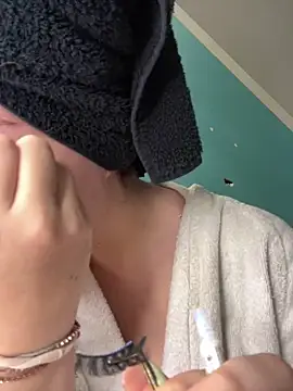 Snapshot of mellixxa chatting on 12.19.25 mellixxa online show from 12.19.25