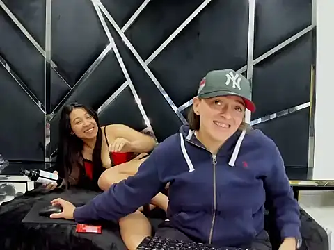 Snapshot of Alyssa_Noah chatting on 12.02.25 Alyssa Noah online show from 12.02.25