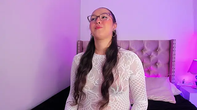  AmyAdams  online show from 01.15.26