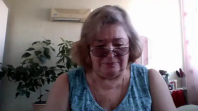 Snapshot of rekelme chatting on 02.20.25 rekelme online show from 02.20.25