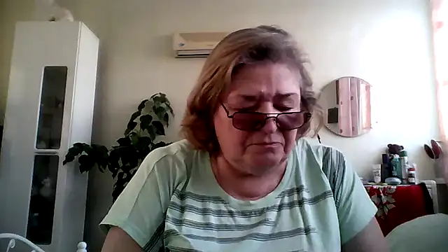 Snapshot of rekelme chatting on 02.21.25 rekelme online show from 02.21.25