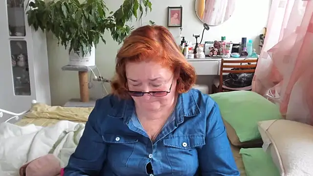 Snapshot of rekelme chatting on 10.15.25 rekelme online show from 10.15.25