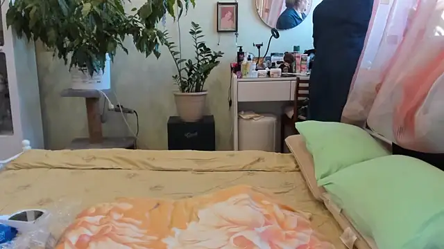 Snapshot of rekelme chatting on 10.19.25 rekelme online show from 10.19.25