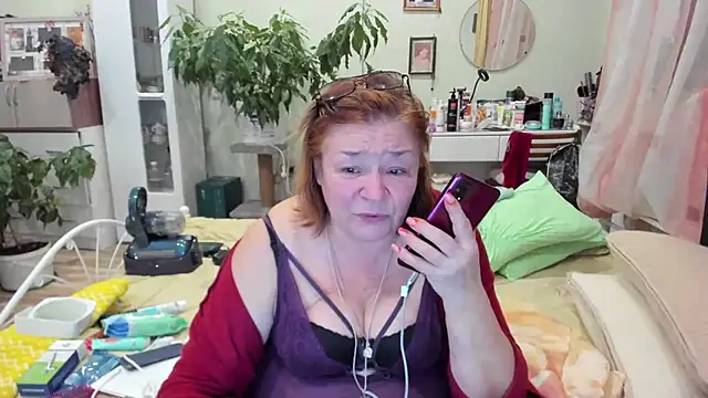 Snapshot of rekelme chatting on 10.28.25 rekelme online show from 10.28.25