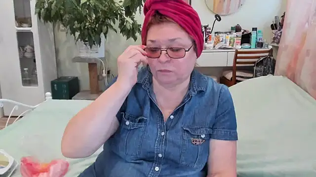 Snapshot of rekelme chatting on 10.29.25 rekelme online show from 10.29.25