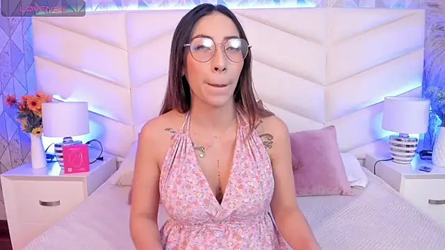 Lizzi Hotman  online show from 02.07.26