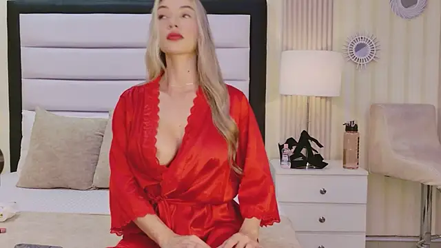 AnnaQuinn online show from 04.13.26