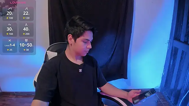 Snapshot of Asta_YunoXXX chatting on 12.20.25 Asta YunoXXX online show from 12.20.25