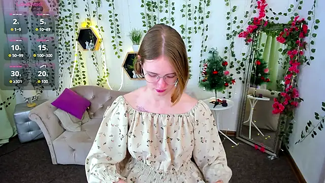 Mia Mooore online show from 12.14.25