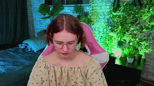 Mia Mooore online show from 02.20.26