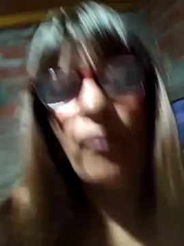 Snapshot of SsarayySan chatting on 11.29.25 SsarayySan online show from 11.29.25