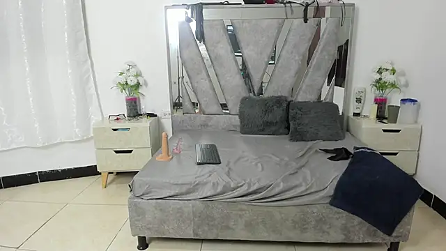 ZoeJhonsom online show from 02.05.26