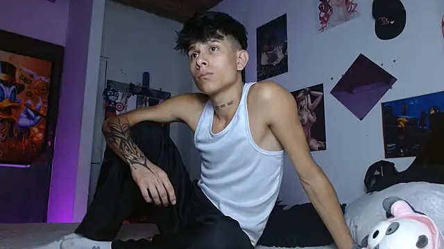 Snapshot of Jake_beach_ chatting on 06.19.26 Jake beach online show from 06.19.26