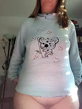 Snapshot of Sareyxon chatting on 12.01.25 Sareyxon online show from 12.01.25