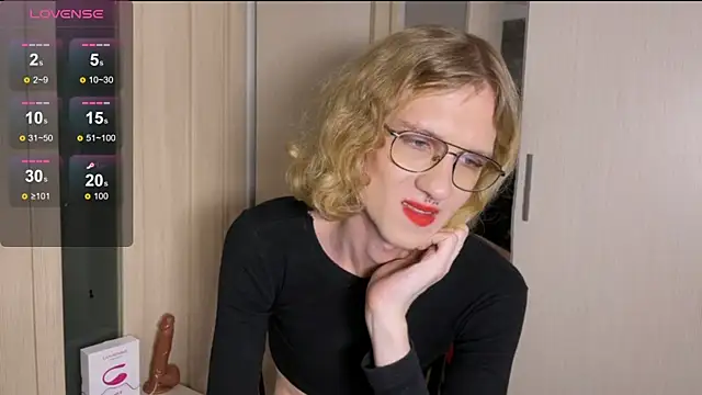 Snapshot of Avery_adam chatting on 12.16.25 Avery adam online show from 12.16.25