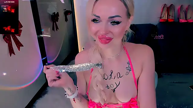 Lola Bombita online show from 01.14.26